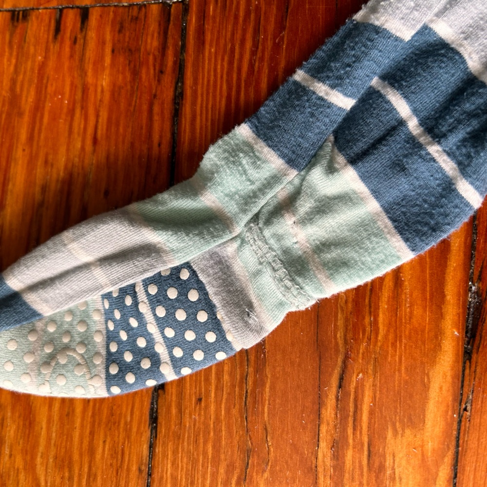 Kic Kee footed pjs - Picture 2 of 4